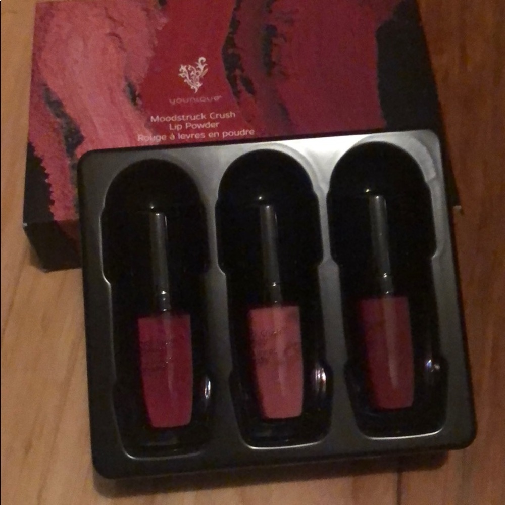 Lipstick powders